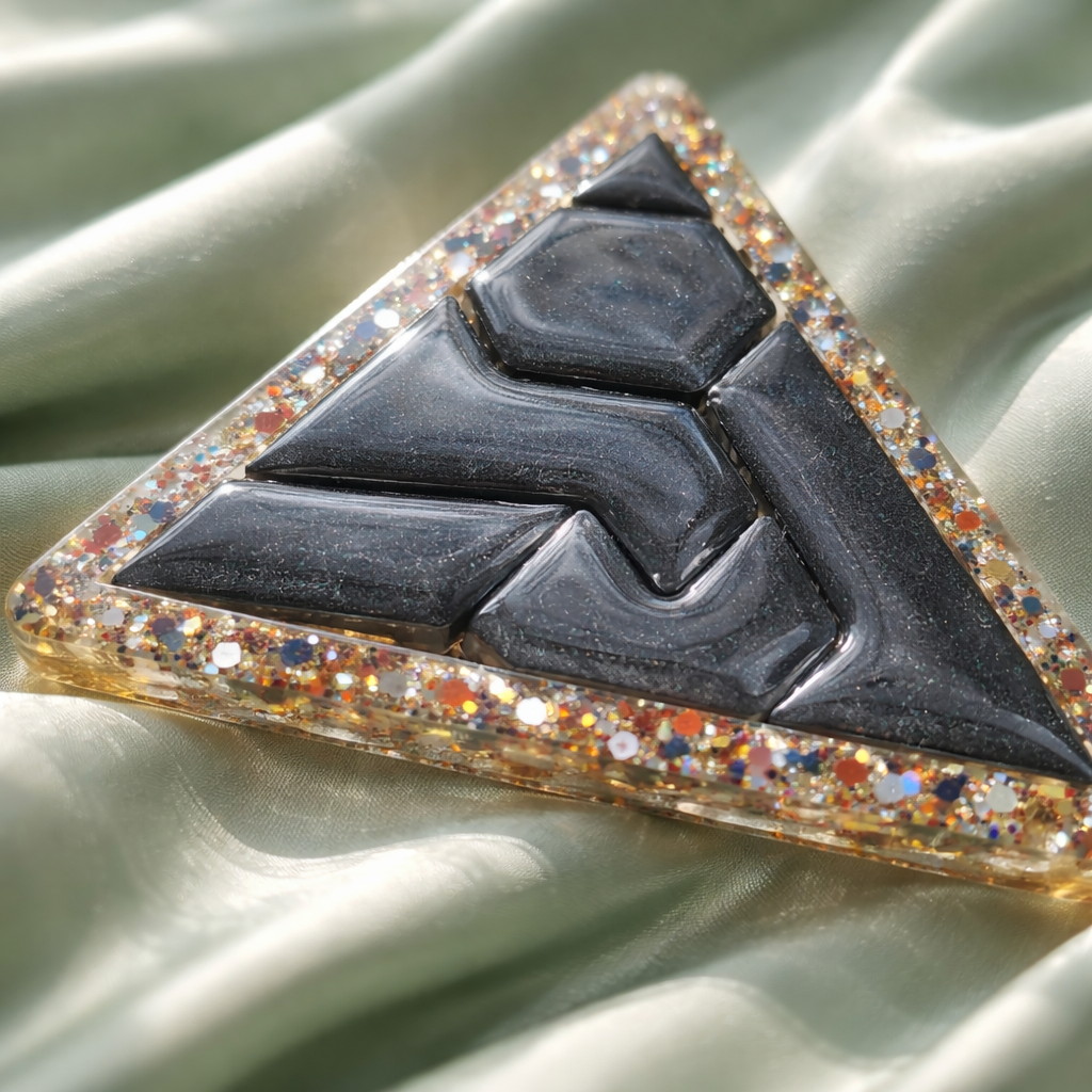 Resin triangle brain puzzle pieces, lifestyle photo